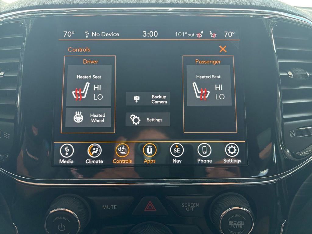 Used 2022 Sting-Gray Clearcoat Jeep Laredo X image 22