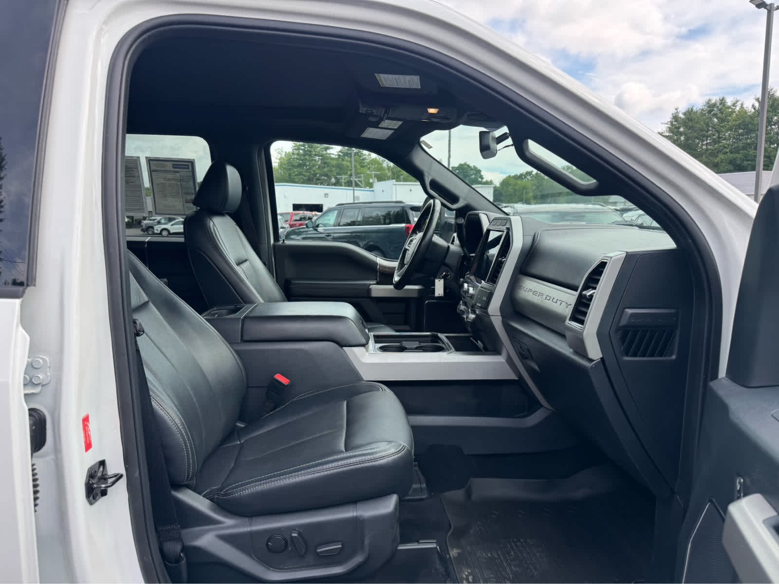 Used 2022 Star White Metallic Tri-Coat Ford LARIAT image 13