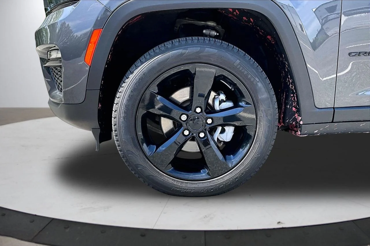 Used 2023 Gray Jeep Limited image 33