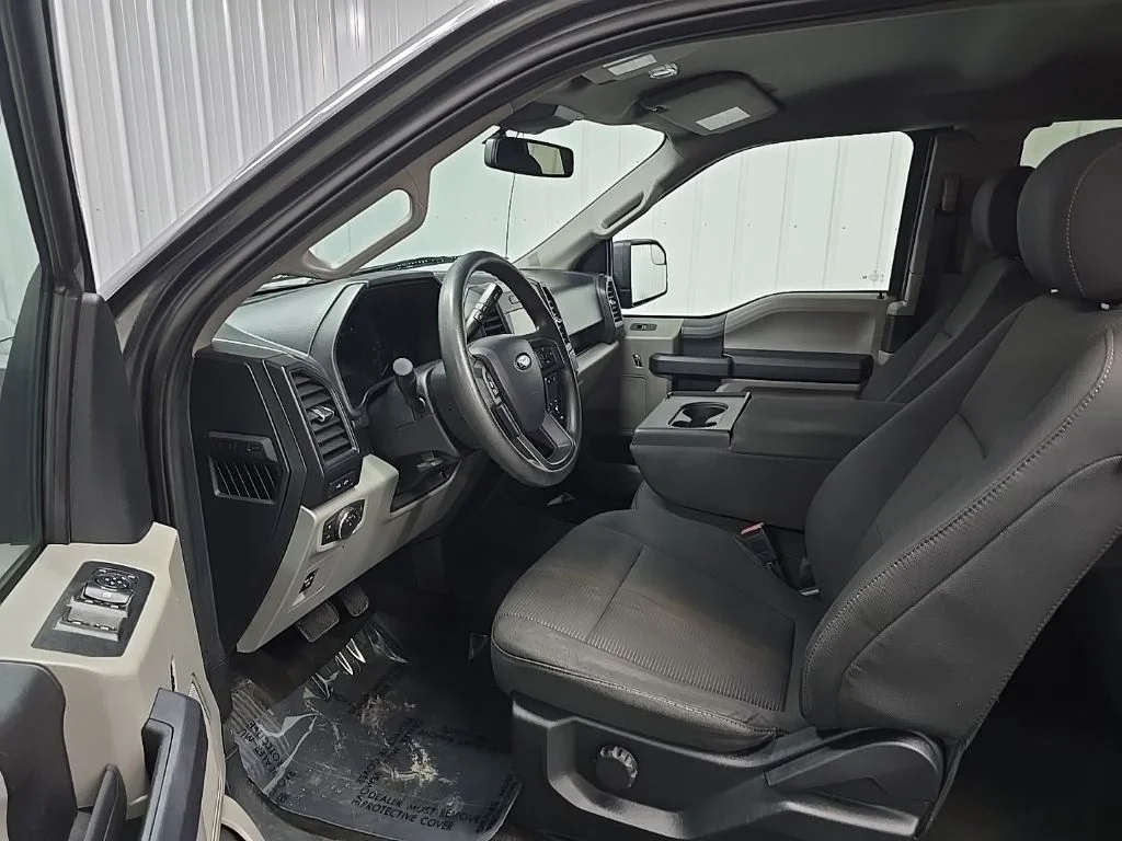 Used 2020 Magnetic Ford XL image 32