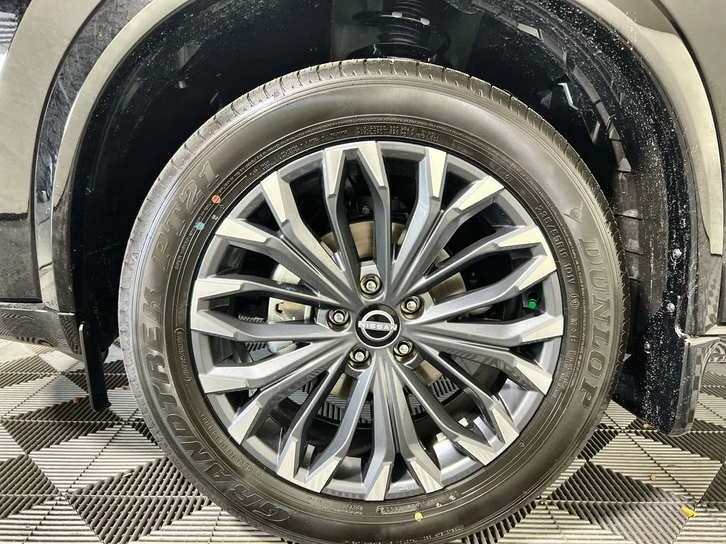 New 2026 Black Nissan Platinum image 19