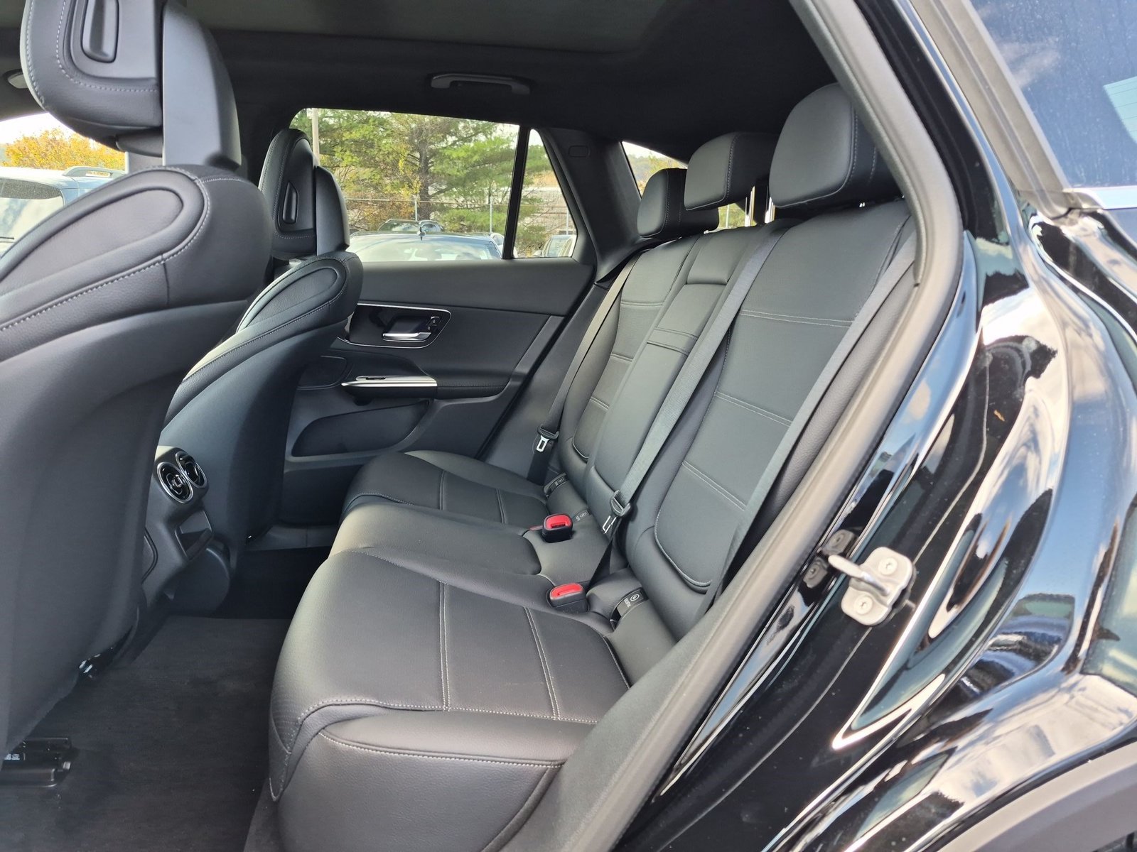 New 2027 Black Mercedes-Benz GLC300 image 17