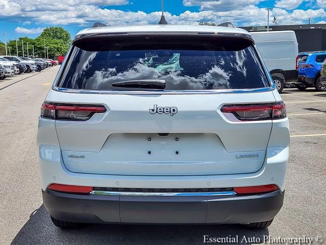 New 2026 Bright White Clear-Coat Exterior Paint Jeep Laredo image 5