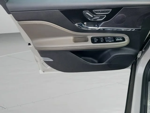 Used 2024 Tan Lincoln Premiere image 19