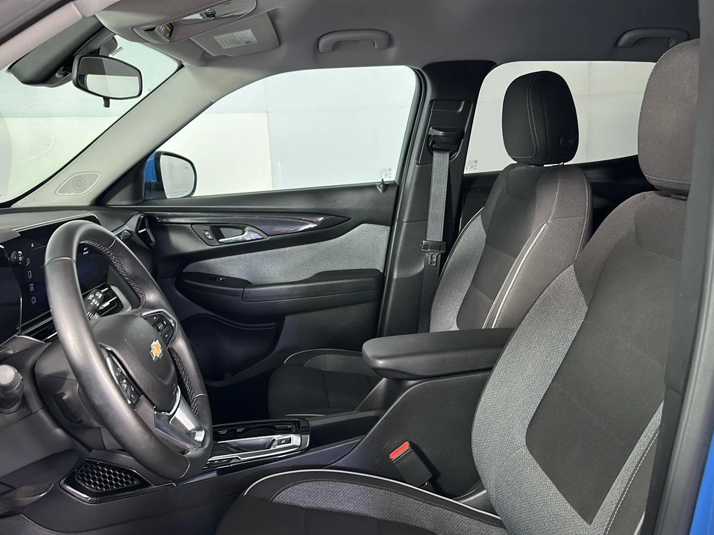 Used 2024 Fountain Blue Chevrolet LT image 6