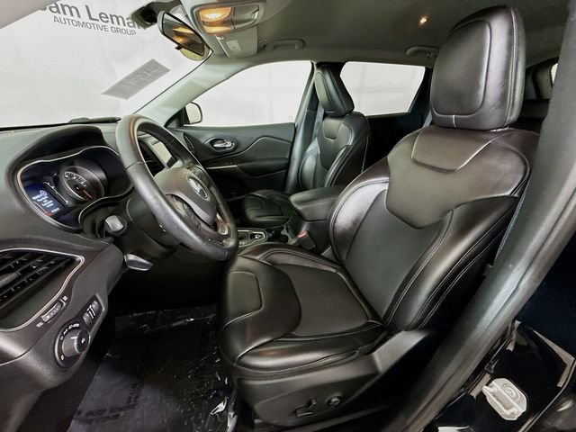 Used 2019 Black Jeep Latitude Plus image 19