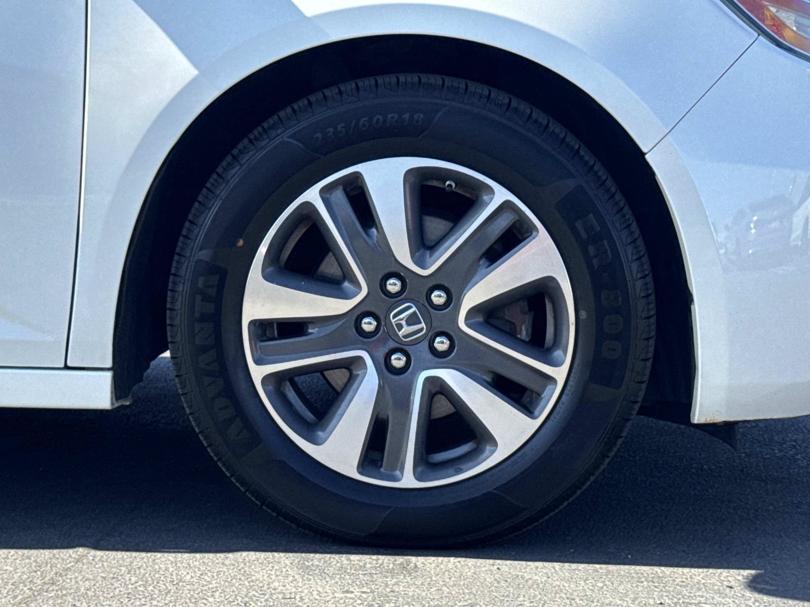 Used 2015 White Diamond Pearl Honda  image 34
