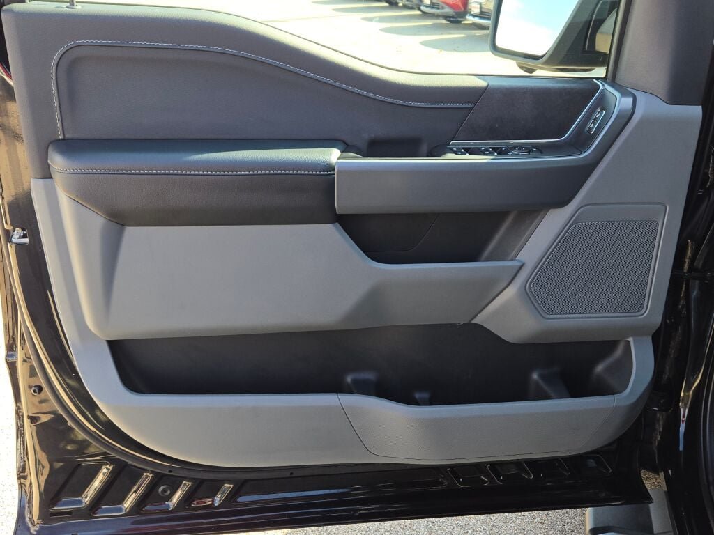 Used 2024 Black Ford XLT image 19