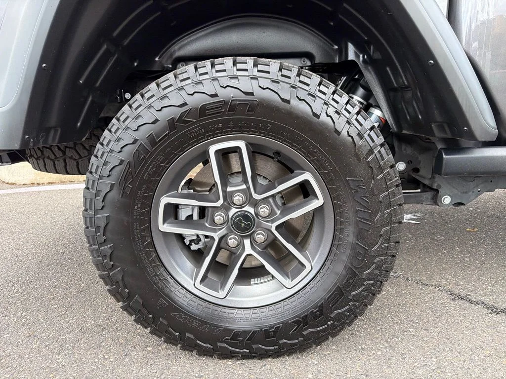 Used 2025 Granite Crystal Metallic Clearcoat Jeep Mojave image 9