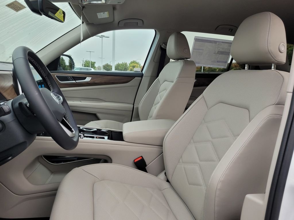 New 2026 White/off-white Volkswagen 2.0T SE w/Technology image 11