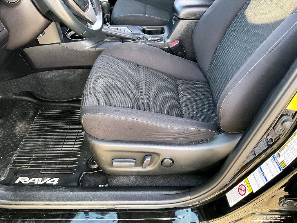 Used 2018 Black Toyota XLE image 32