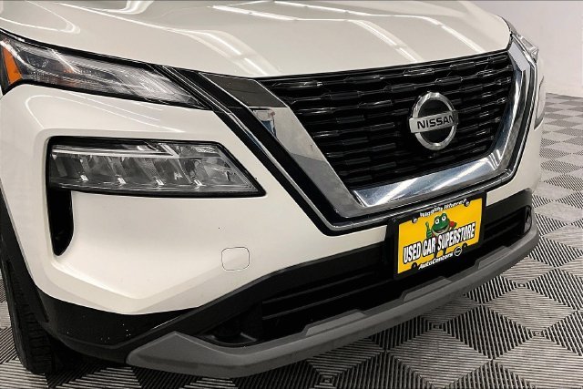 Used 2021 Glacier White Nissan SV image 33