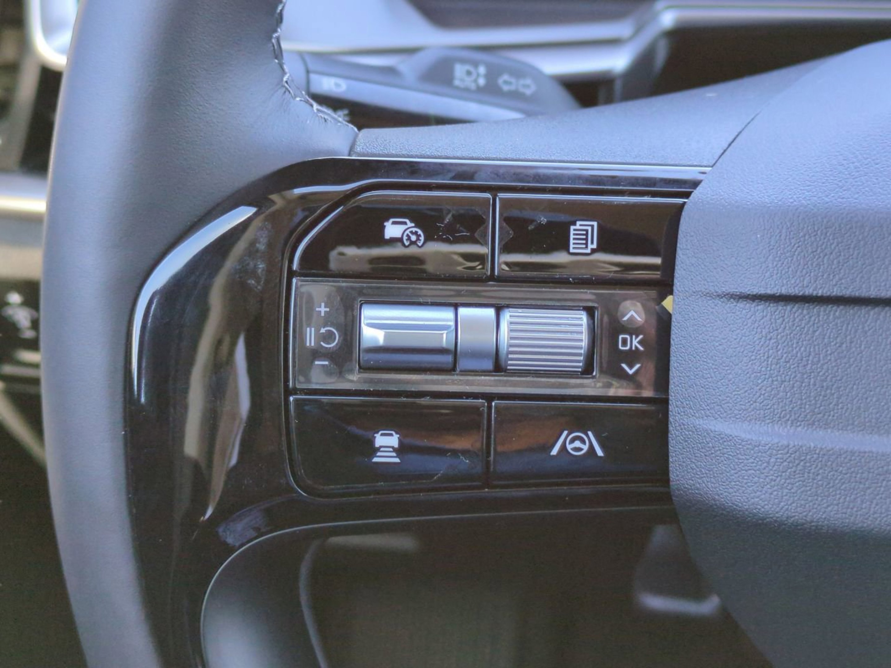 Certified Used 2026 Ebony Black Kia LX image 26