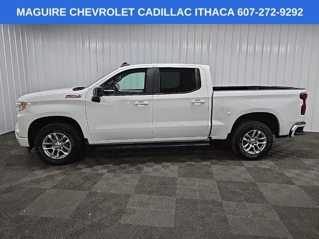 Used 2022 Summit White Chevrolet RST image 5
