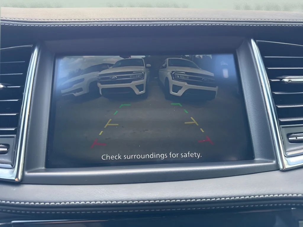 Used 2023 Black INFINITI LUXE image 21