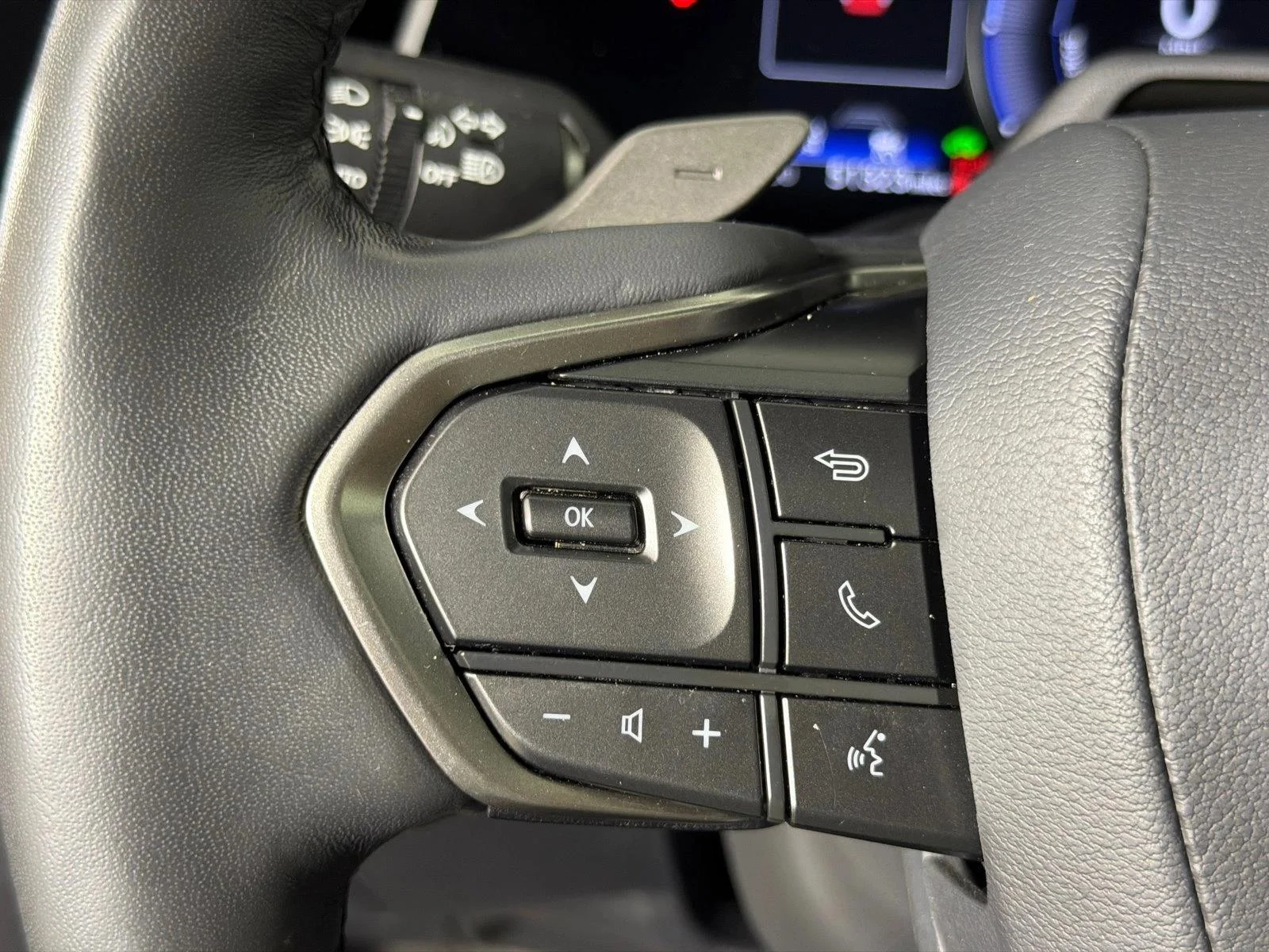 Used 2023 White Lexus RX 350h image 27