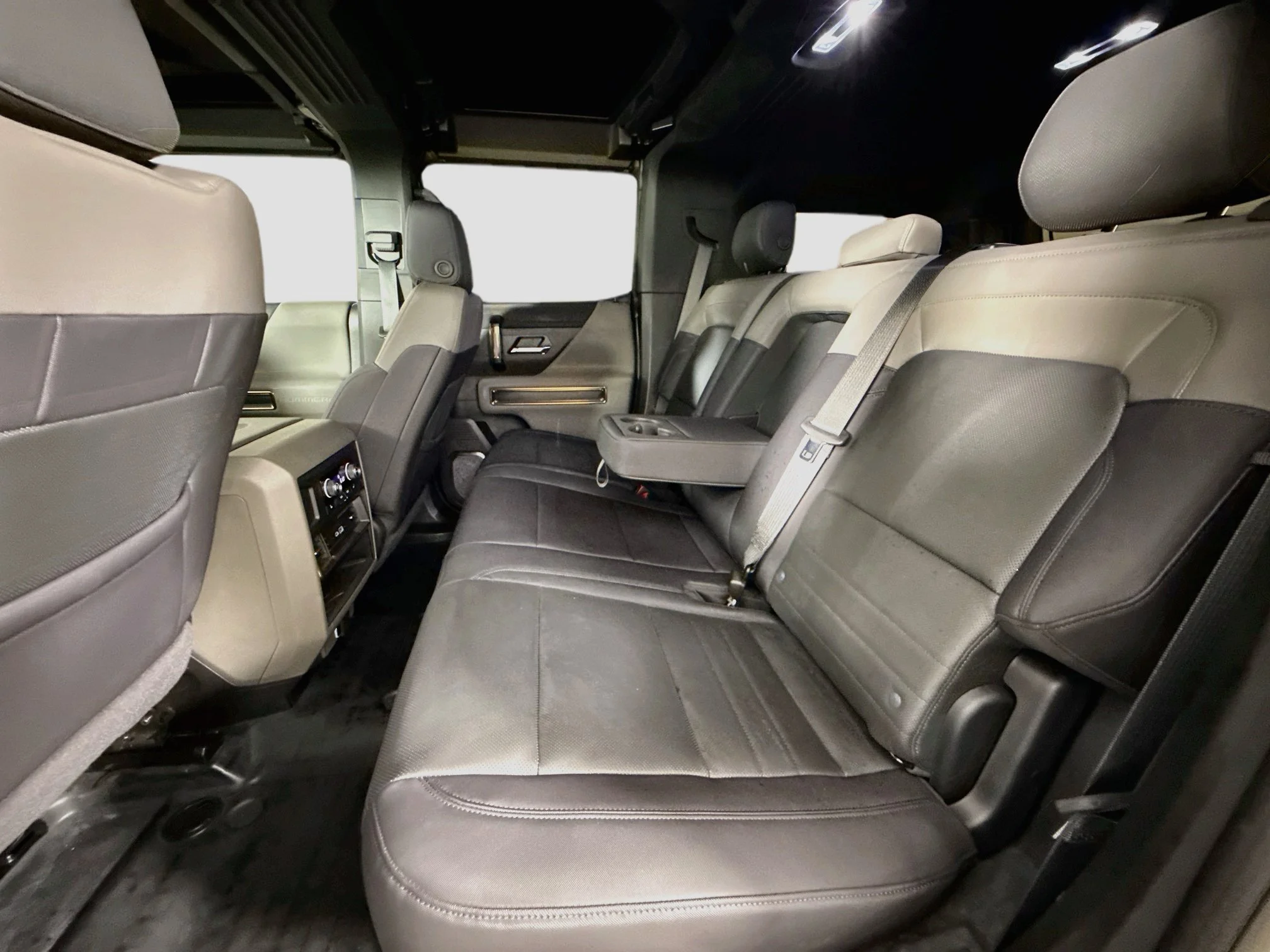 Used 2025 Interstellar White GMC 2X image 27