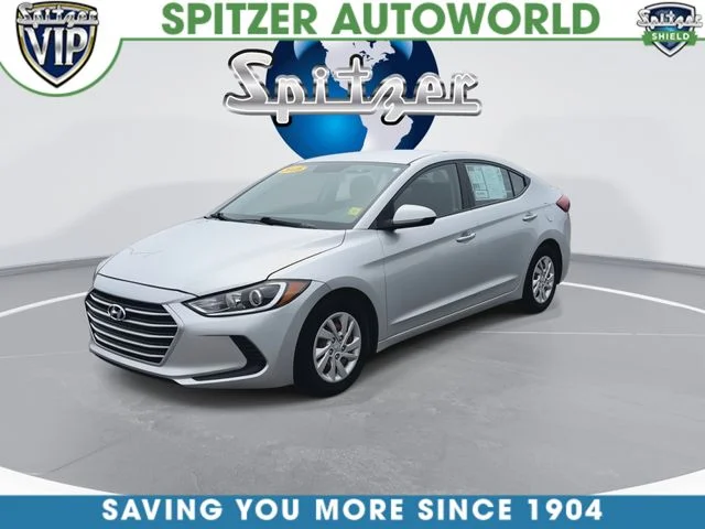 Used 2018 Silver Hyundai SE image 4