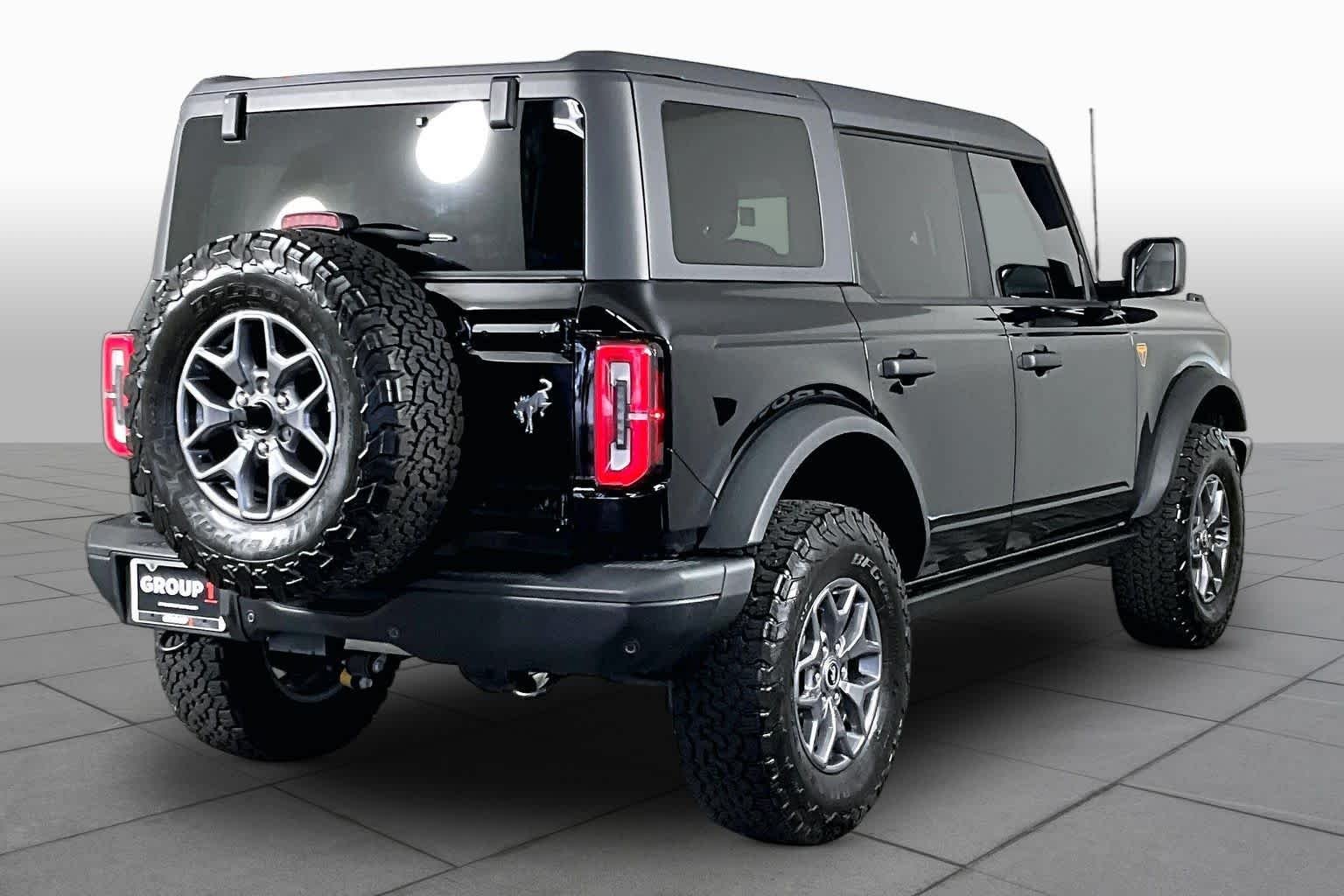 Used 2025 Shadow Black Ford Badlands image 12
