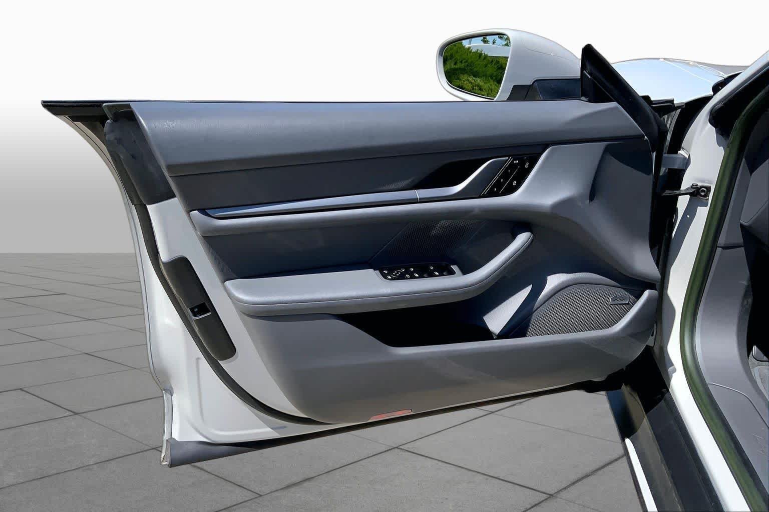 Used 2022 Chalk Porsche  image 19