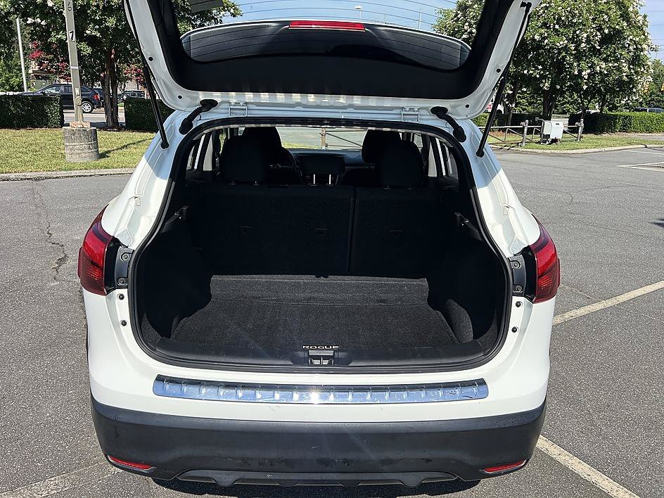 Used 2017 Glacier White Nissan S image 15