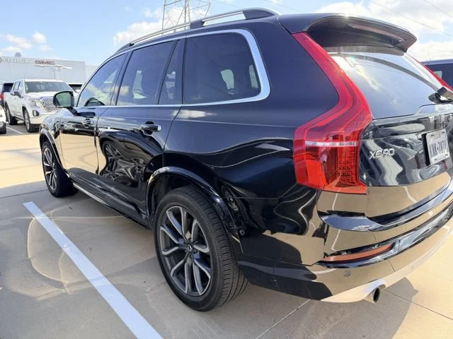 Used 2018 Black Volvo T5 Momentum image 3