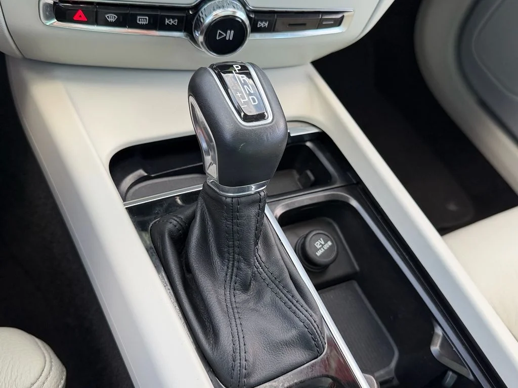 Used 2021 Blue Volvo T5 Inscription image 19
