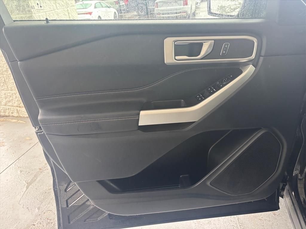 Used 2022 Black Metallic Ford XLT image 8