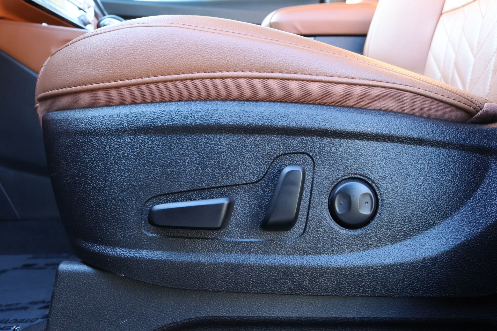 Used 2024 Black Kia EX X-Line image 21