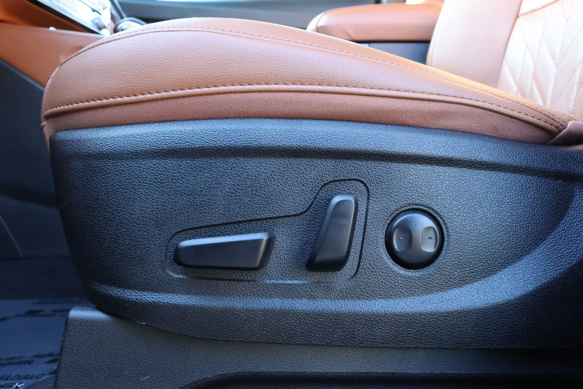 Used 2024 Black Kia EX X-Line image 21