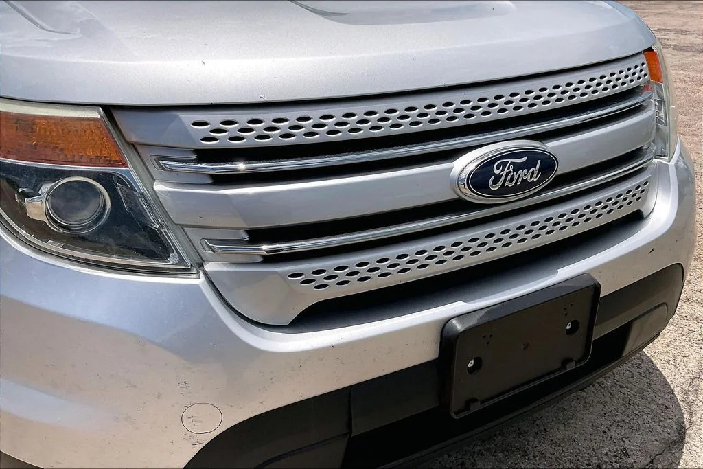 Used 2013 Silver Ford Limited image 34