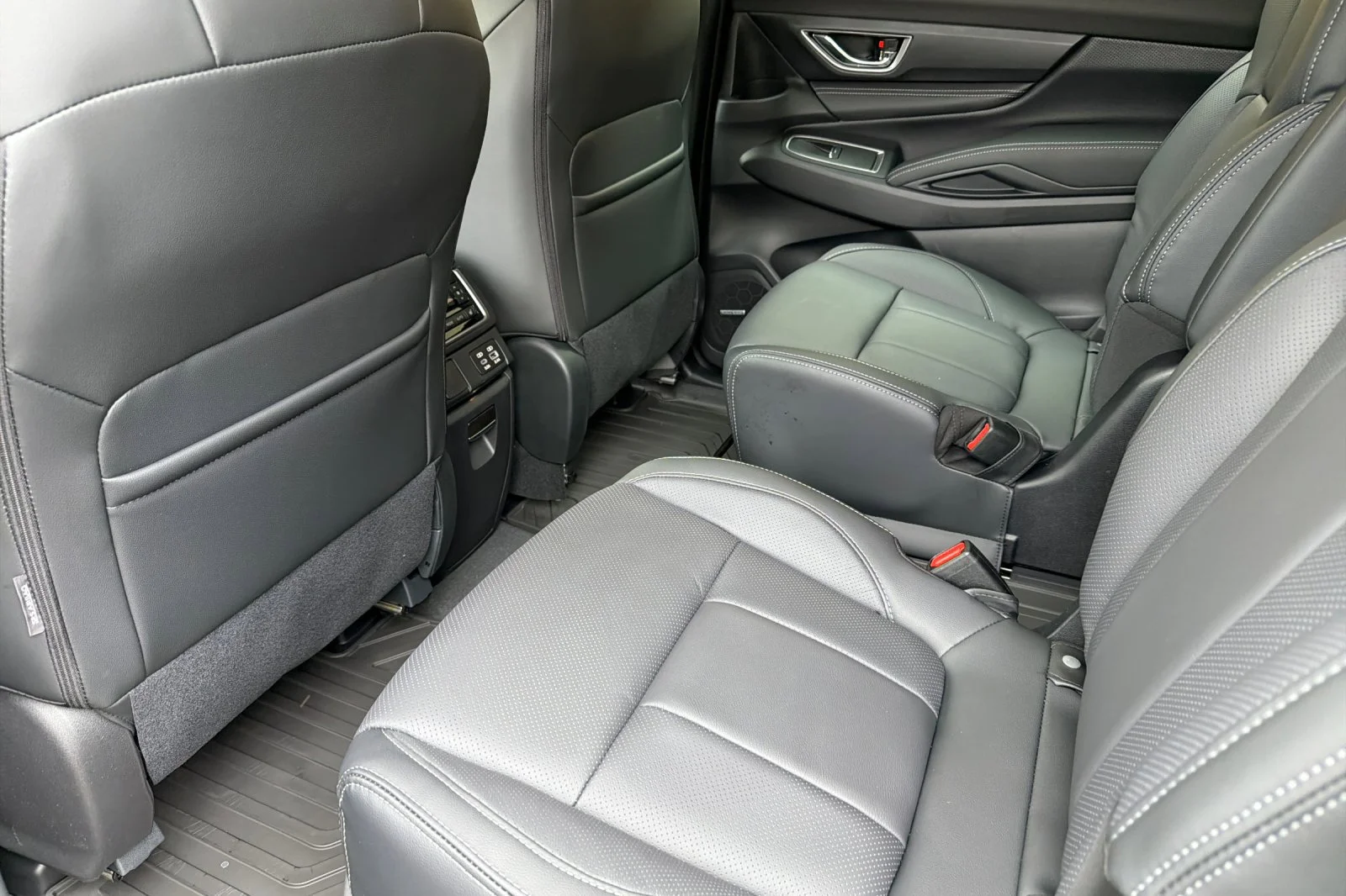 2026 Subaru Ascent Limited - Photo 12