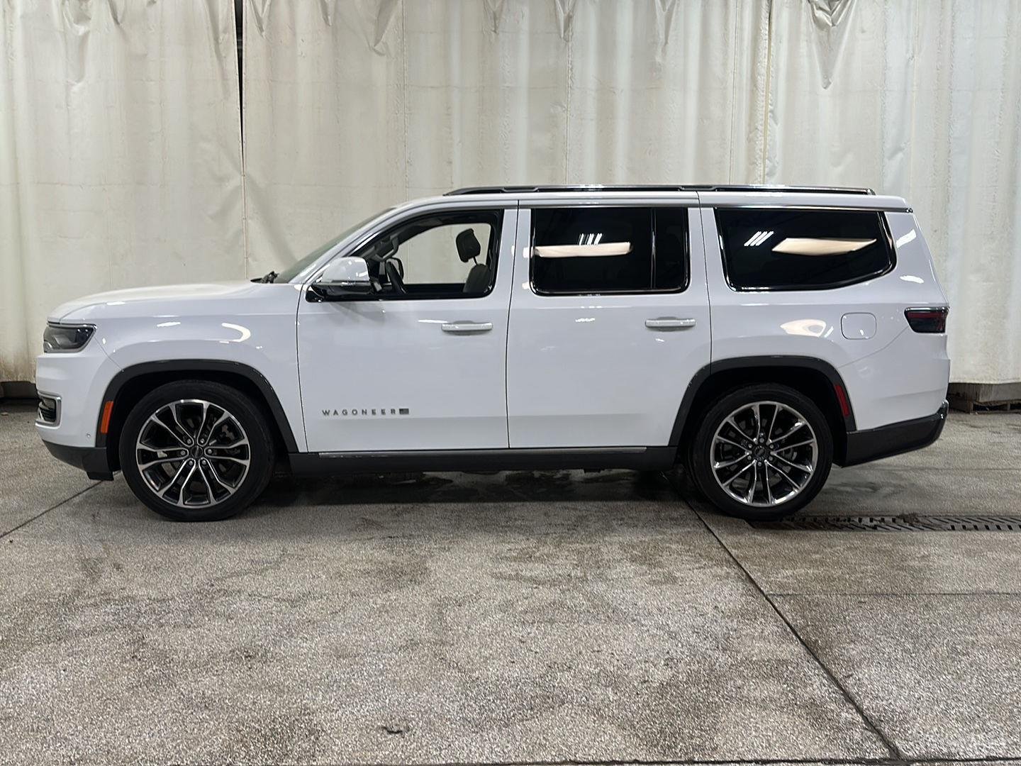 Used 2022 Jeep Wagoneer Series III with VIN 1C4SJVDT0NS102871 for sale in Waconia, Minnesota