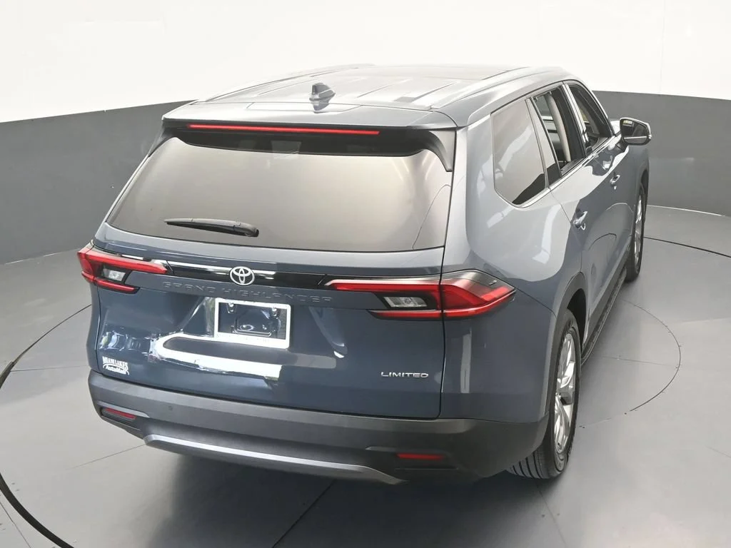 Used 2025 Cloud Toyota Limited image 58