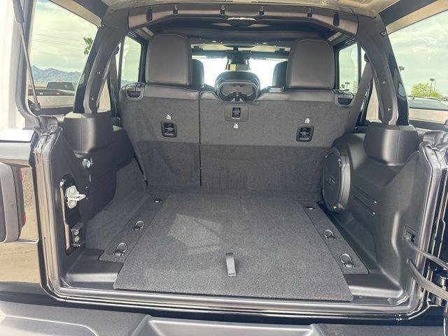 New 2026 Black Clear-Coat Exterior Paint Jeep Rubicon image 5