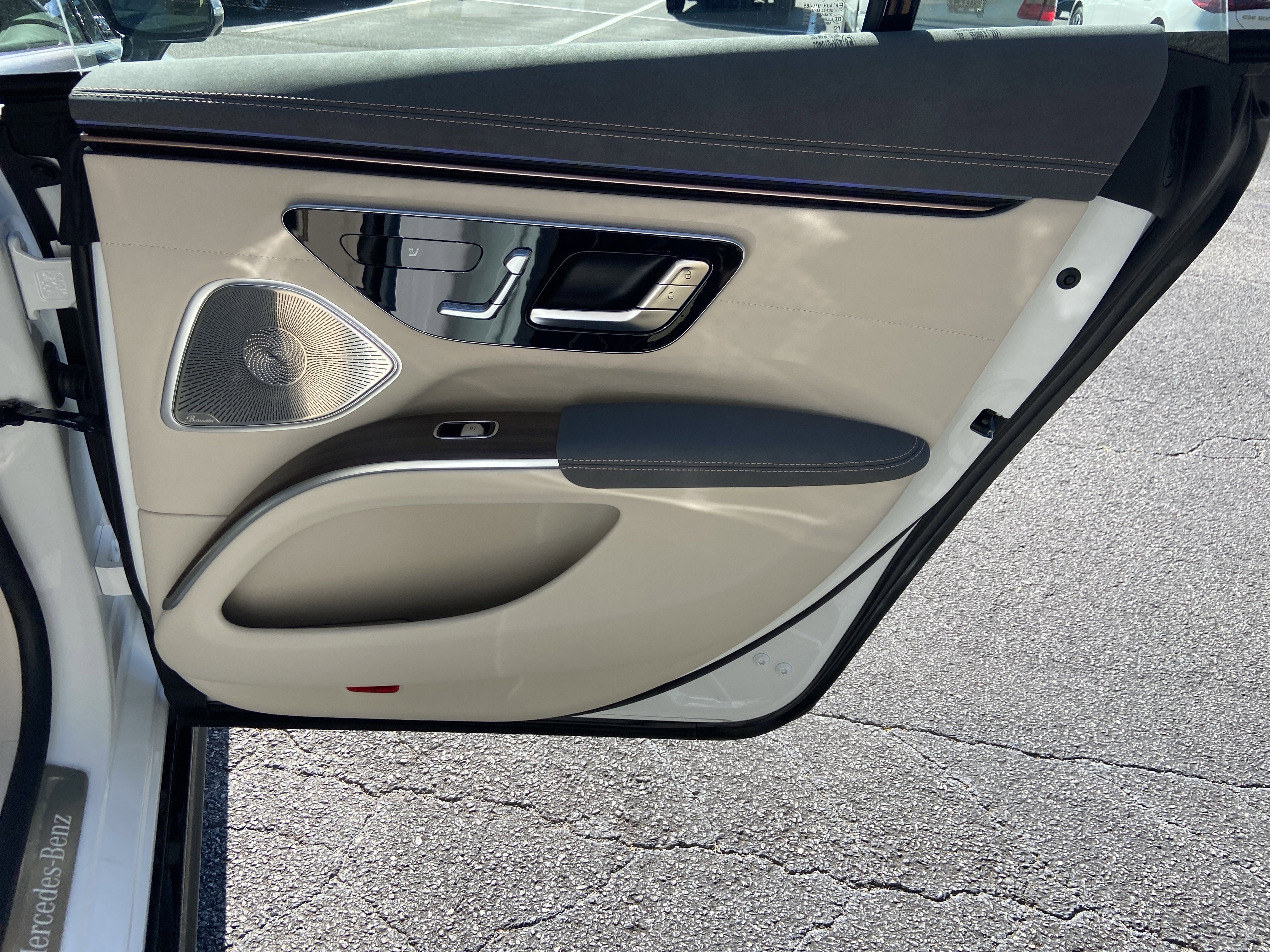 New 2026 MANUFAKTUR Moonlight White Metallic Mercedes-Benz EQS 450 4MATIC® Sedan image 41