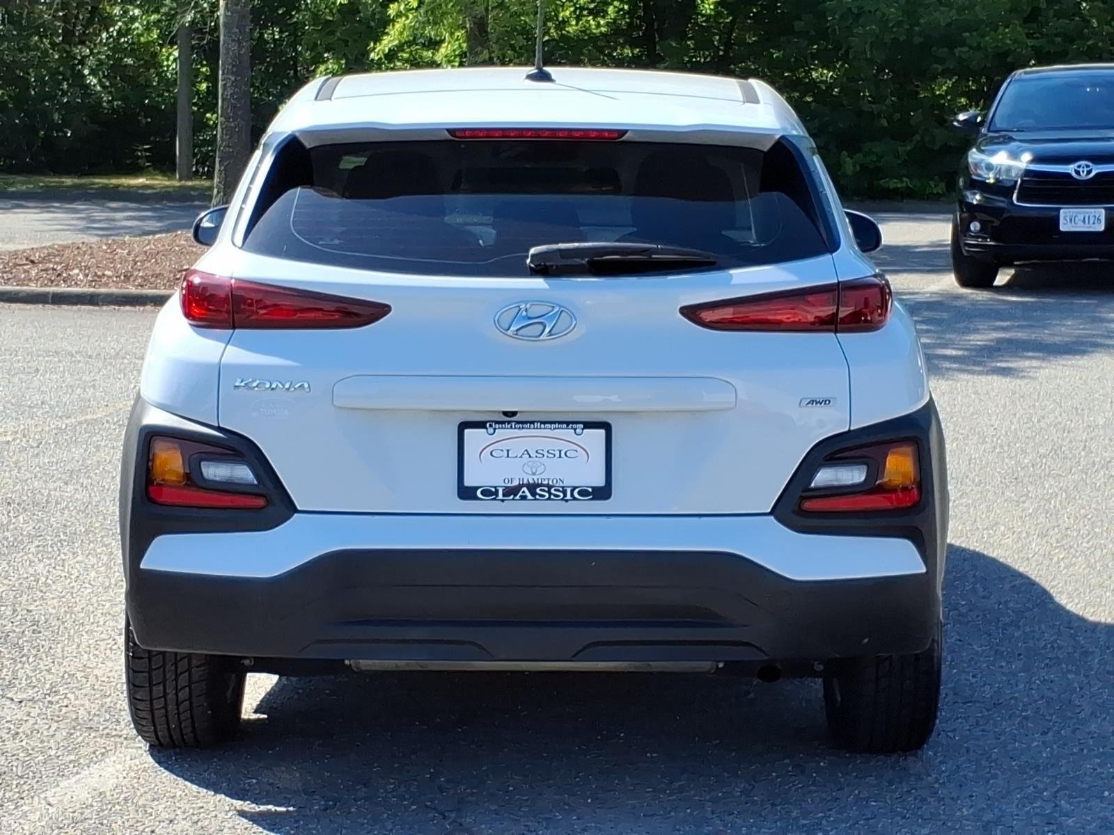 Used 2019 Chalk White Hyundai SE image 9