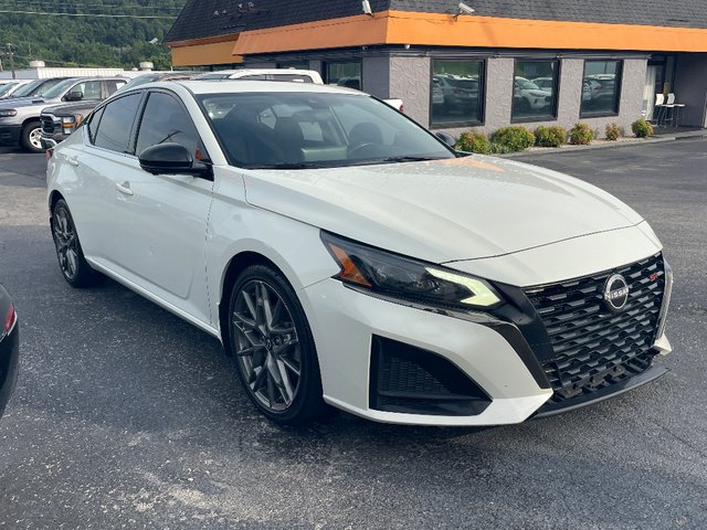 Pre-Owned 2023 Nissan Altima 2.0 SR FWD Sedan