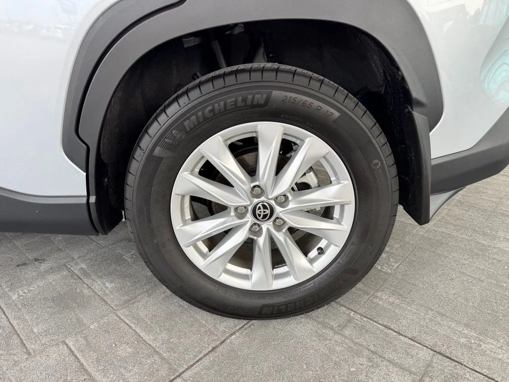 Used 2025 Silver Toyota LE image 4
