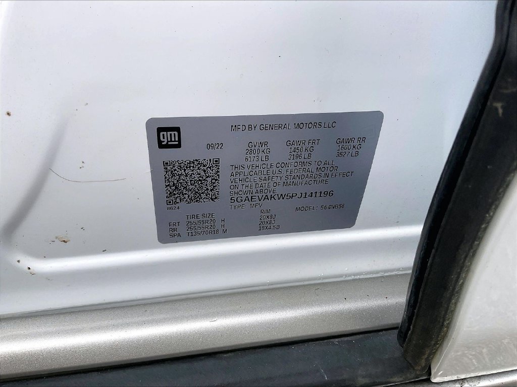 Used 2023 Summit White Buick Essence image 33