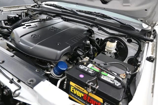 Used 2015 White Toyota Base image 39
