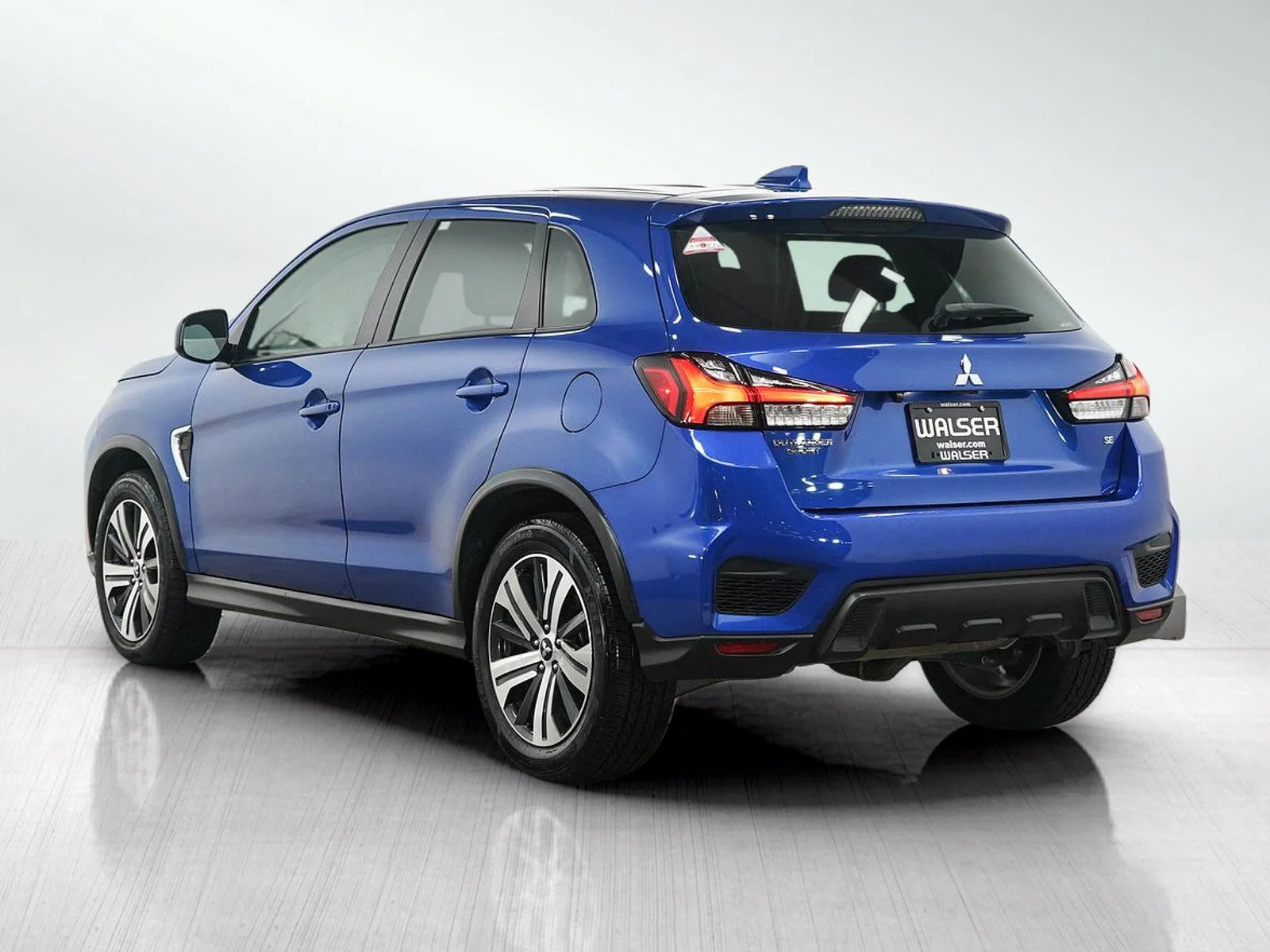 Used 2024 Blue Mitsubishi SE image 3
