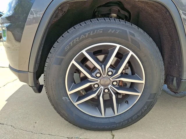 Used 2018 Gray Jeep Limited image 28
