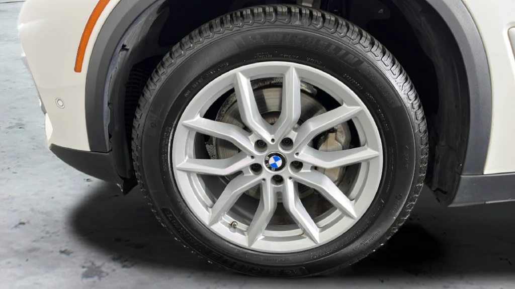 Used 2021 White BMW xDrive40i image 48