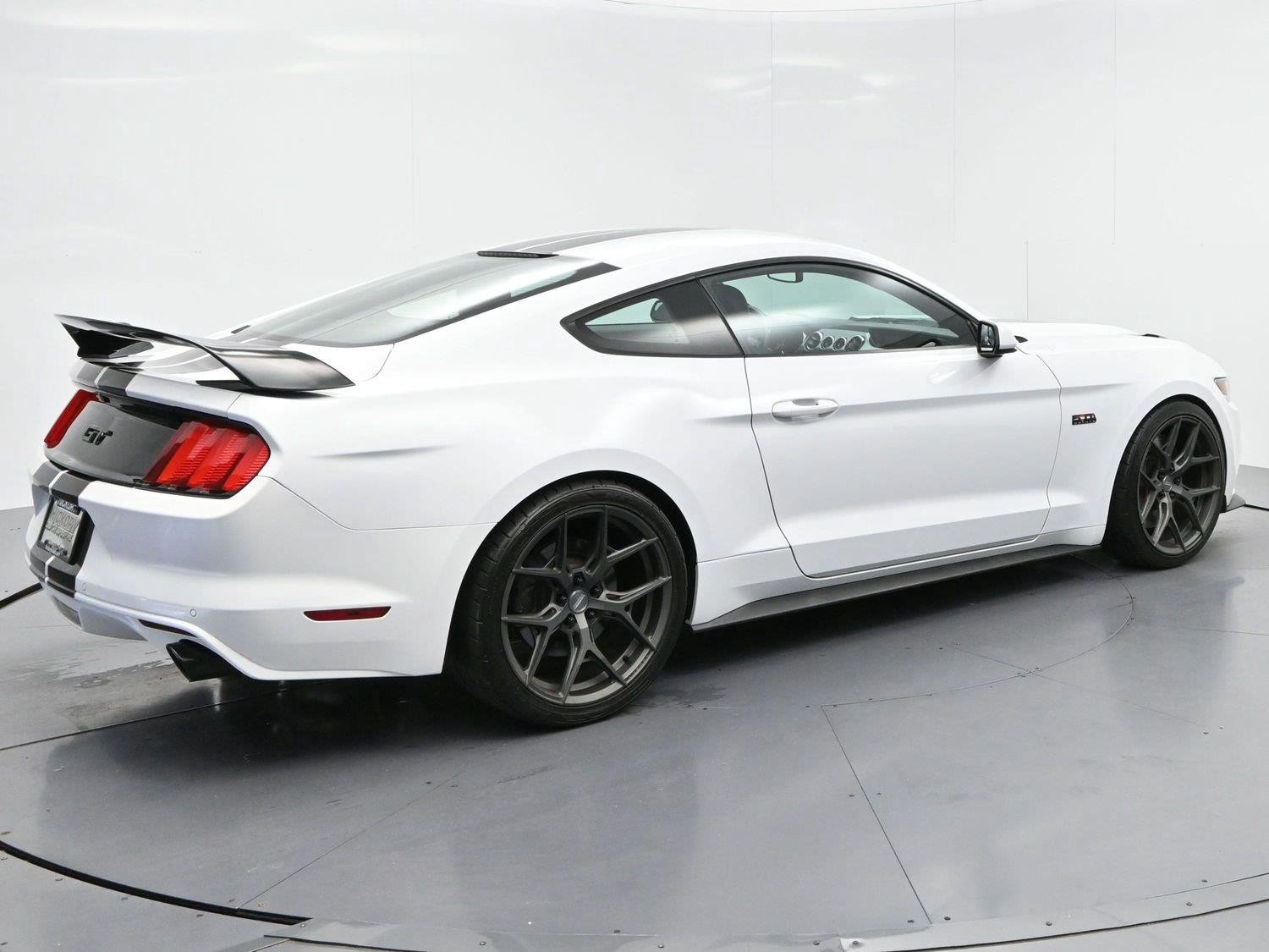 Used 2016 Oxford White Ford GT image 7