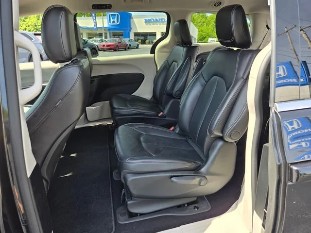 Used 2023 Black Chrysler Touring L image 12