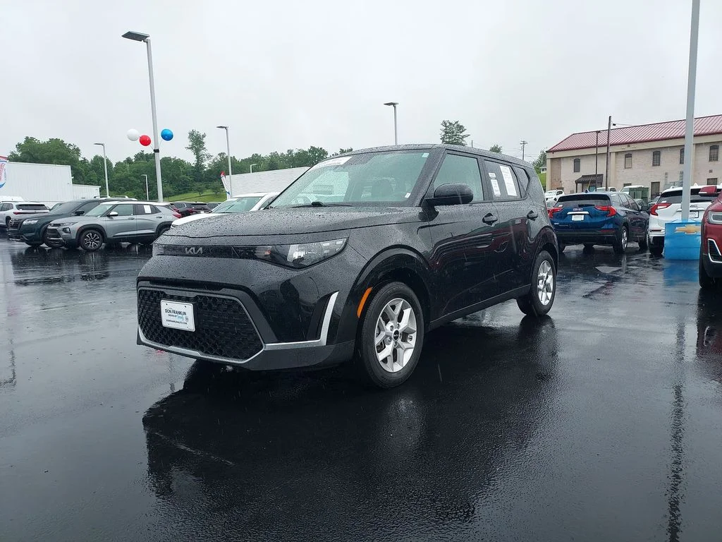 Used 2025 Black Kia LX image 4