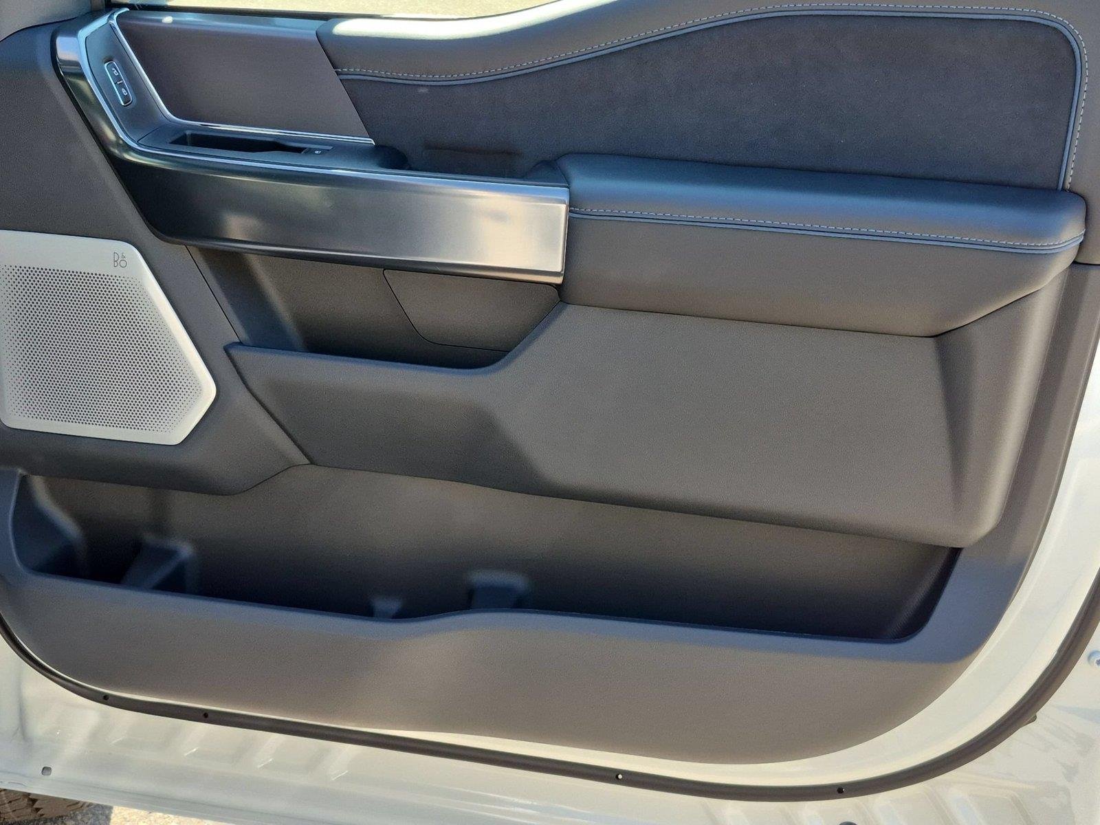 New 2027 Star White Metallic Tri-Coat Ford F-250® Platinum® image 35