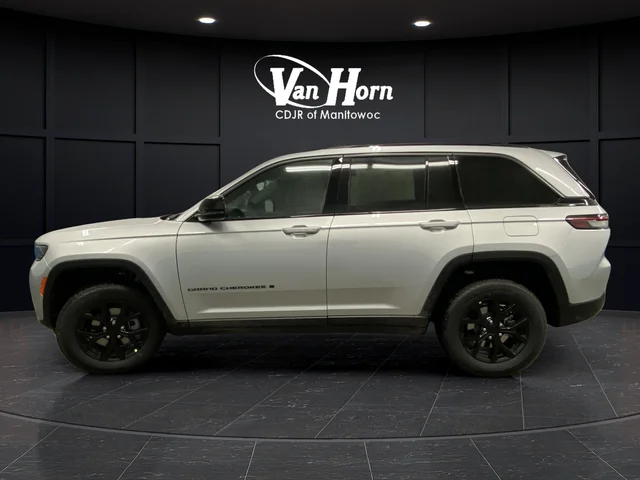 New 2026 Silver Zynith Exterior Paint Jeep Altitude image 13