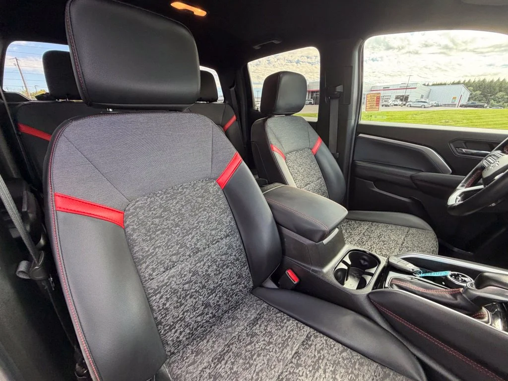 Used 2023 Black Chevrolet Z71 image 35